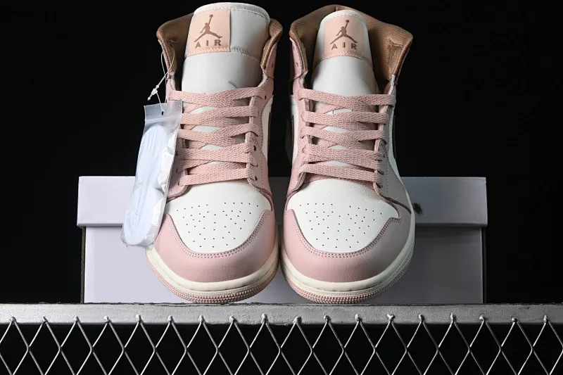 All categories Air Jordan Jordan series basketball shoes Air Jordan 1 Mid Air Jordan 1 Mid AJ1 Joe 1 khaki powder China basketball shoes BQ6472-620